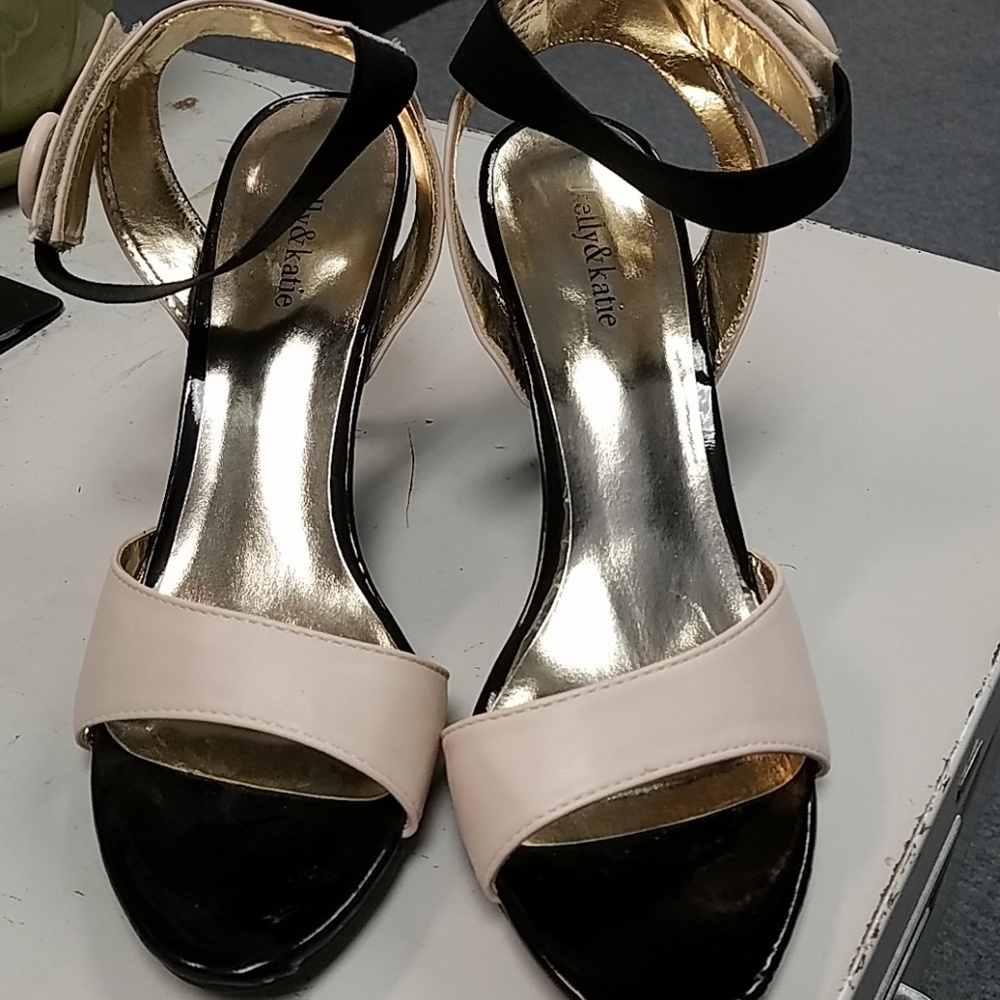 Ladies shoes